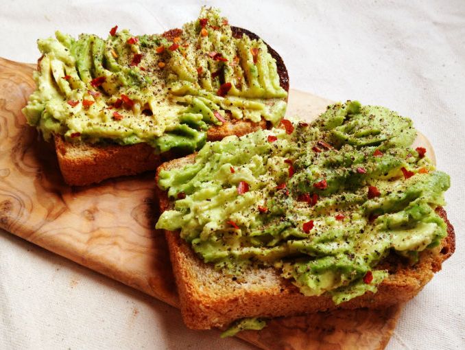 SNACK TOSTADA CON AGUACATE