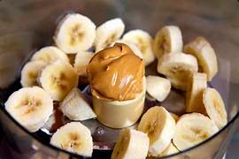 snack banano con arequipe de almendras